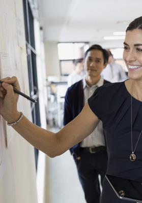 ELLEfrance's tweet image. Femmes dans les médias : un site recense plus de 1 000 expertes ! bit.ly/1AXWFr4