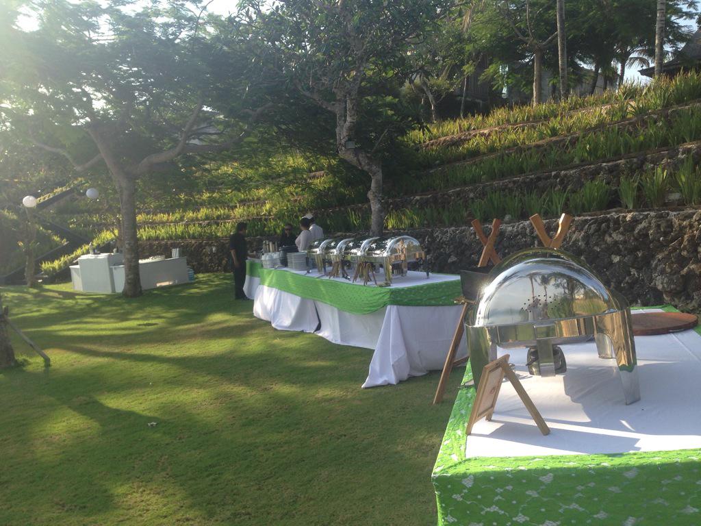 JuliEchol's tweet photo. Lumbung Catering http://t.co/rV9ZDzSQTz