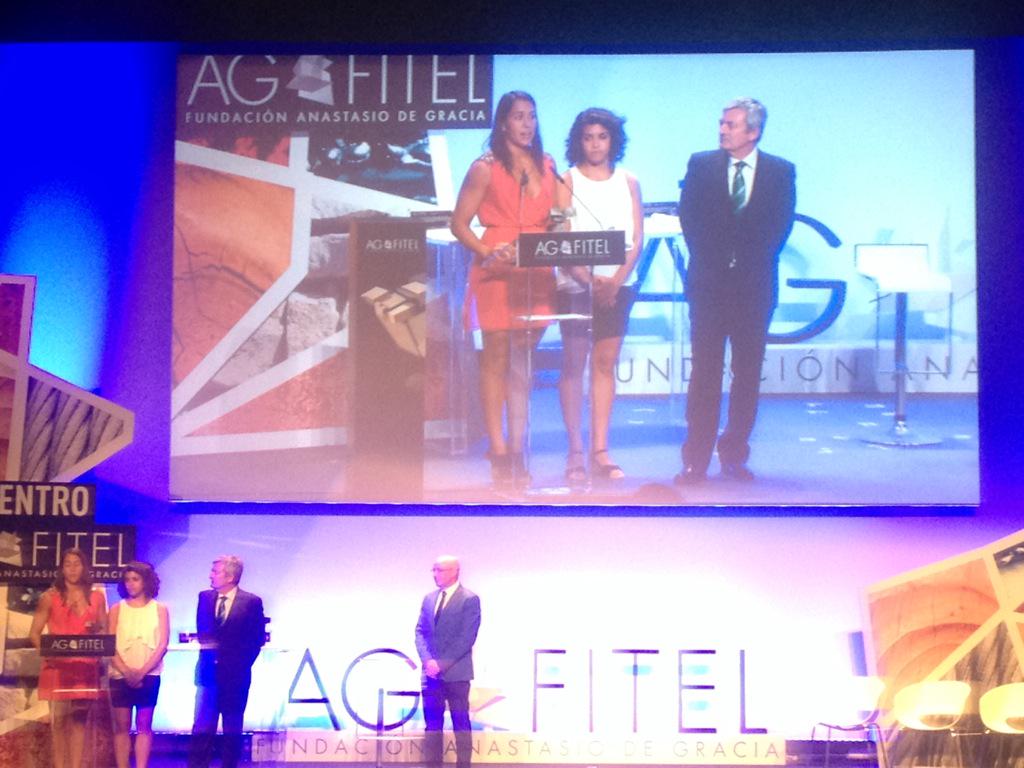 RobertoJimenezA's tweet photo. Premio #AGFITEL2015 al trabajo y deporte para la selección de Waterpolo femenina. Enhorabuena y gracias. http://t.co/e21sJVtAr4