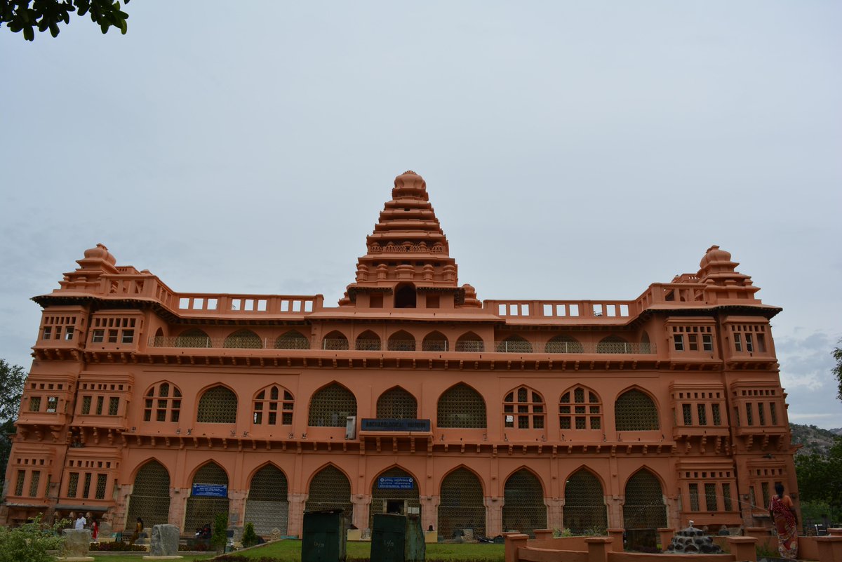 SudhirBabu_G's tweet photo. @AndhraPradeshCM Chandragiri Fort, Tirupati, Chittoor District #ClickAP http://t.co/DSkNjRc2ya