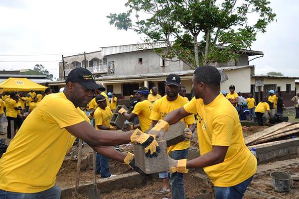 lesGeeksCm's tweet photo. 21Days of #Yellocare: @MTNCameroon soutien l'accès à l'éducation pour tous! #KmerGeeks http://t.co/chDZkSChr7 http://t.co/Z763AhAn5P
