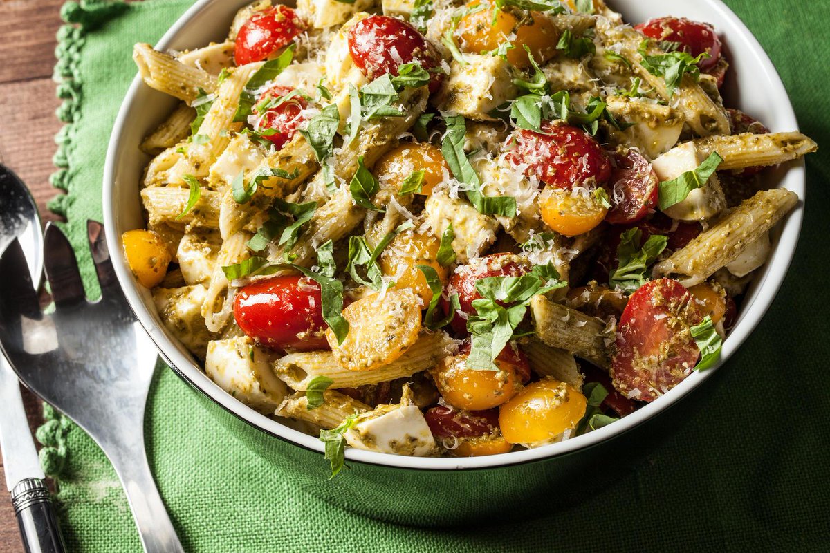 RT <a href="/CHOW/">Chowhound</a>: Perk up pesto pasta salad with some cherry tomatoes and those mini mozzarella balls. trib.al/0aPgX9w
