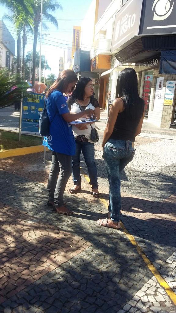 thiago_trade18's tweet photo. Chip + Recarga Calcadao.
1° Presudente Prudente
2° Aracatuba
3° Presudente Prudente

#Out 18
#Exemplo 18 http://t.co/qfTbkw247k