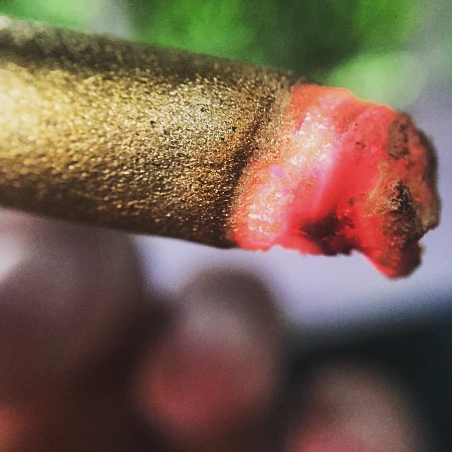 ShinePapers's tweet photo. SHINE 24K BlunTWraP💪🏾👊🏾 #macro 🔬 #klmacrooftheweek #kushloyalty #shinepapers 🔱 #shineblunts #shinebluntwraps #shine … http://t.co/78wLVV3dhs