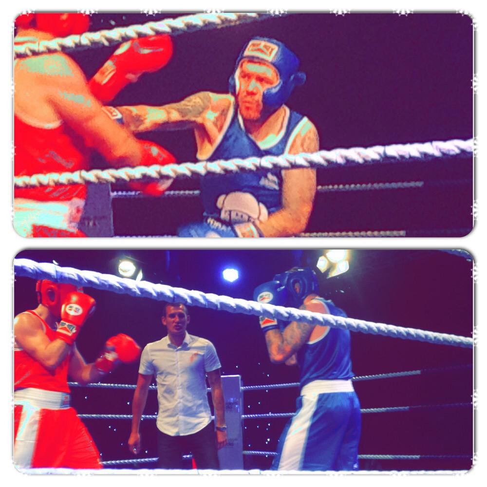 LauraGuillaume2's tweet photo. White collar #boxing - Rikki #inthering http://t.co/jHxgLW1nUi