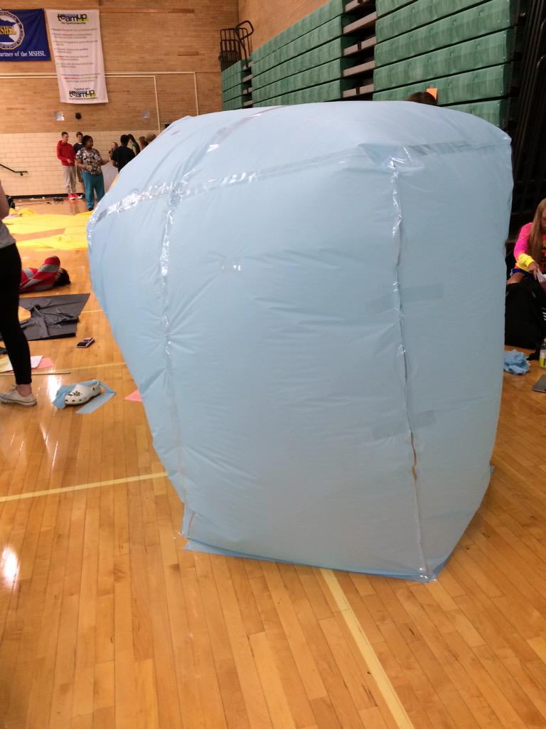 5_hour's tweet photo. Getting it inflated!@mrwillford #mvhsgeo http://t.co/K0GLuGKkkd