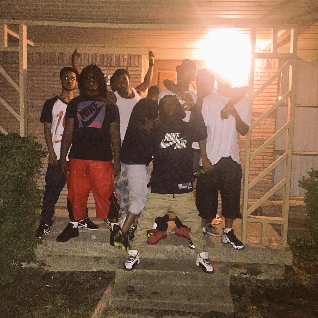 Bobbybadazz_'s tweet image. Fuck a meetin we about to have a sit down ! #FreeQua #FreeJermaine #RIPDarrin #Bruda's