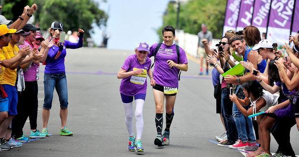 MeilleureActu's tweet photo. Une Américaine de 92 ans et 65 jours boucle un marathon http://t.co/hu98XRgDGO http://t.co/A61Wu7yw1X via @lemondefr