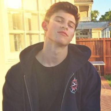 jacksftmendespo's tweet photo. When you see more of the Mendes Army than Beliebers on your timeline
#ShawnForMMVA http://t.co/DixeemQEuK