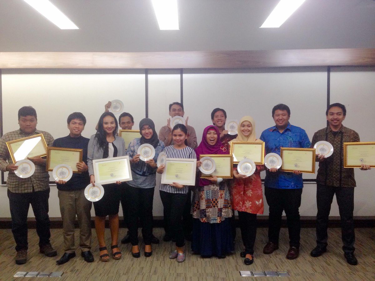 LAPOR1708's tweet photo. Terima kasih atas kontribusi dan dedikasi yg luar biasa, Peserta Program Magang LAPOR! Angkatan VI. Sukses selalu! http://t.co/gSFPb6fCAa