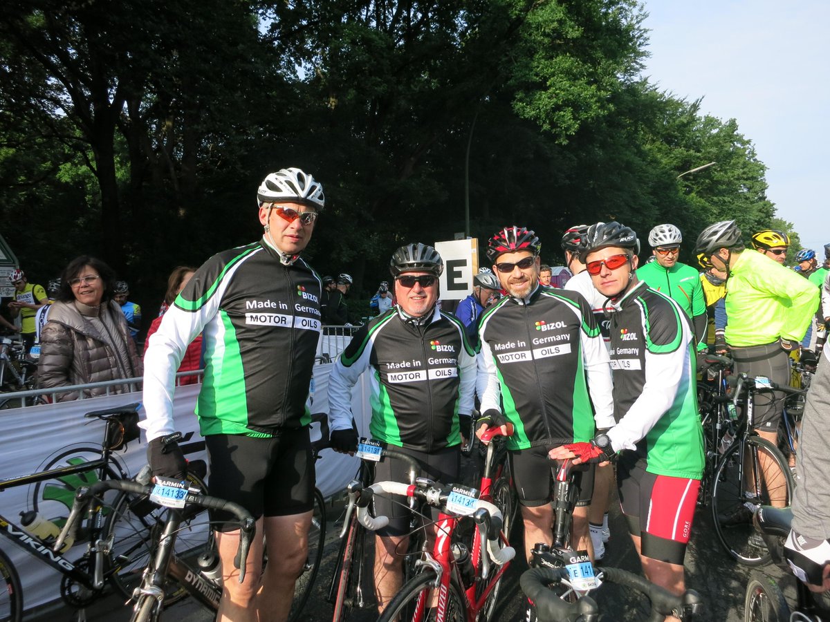 BizolMotorOil's tweet photo. Congrats to #BIZOL team of #velothonberlin: #BIZOL Germany, @BIZOL_US, #BIZOL Poland http://t.co/bOvlSlAR9a http://t.co/lRooMFgsrQ
