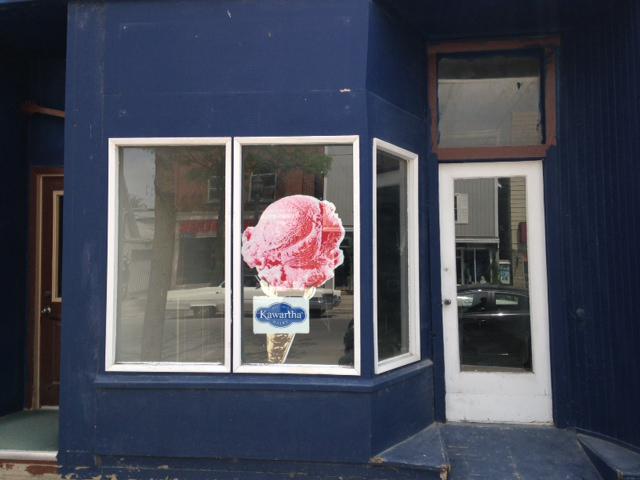 BarbinBrock's tweet photo. Cool Cow is the site of Beaverton's newest business - 359 Simcoe St.- selling Kawartha Dairy Ice Cream! Student-run! http://t.co/86SUkEaIOQ