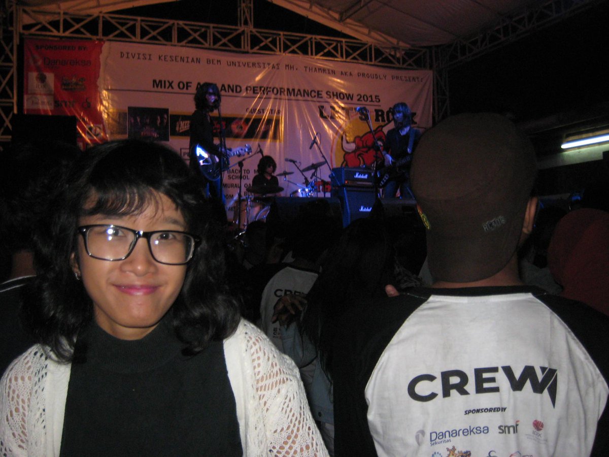 ^^ nersong dikit lah yaak background nya <a href="/TKoesBand1/">T'KOES Band</a> perform di acara <a href="/Maps_Thamrin/">Maps2015</a> ^^