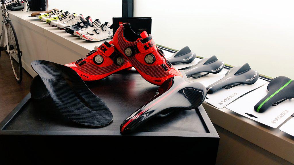 ArjanvdZande's tweet photo. Nothing but the best... @sportpodonu #CUSTOMFORCE @LuckBike @essaxtwtr @iriberrijon http://t.co/F0Ms8E4TdT