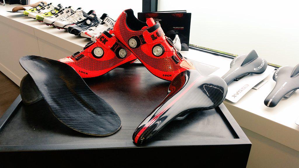 ArjanvdZande's tweet photo. Nothing but the best... @sportpodonu #CUSTOMFORCE @LuckBike @essaxtwtr @iriberrijon http://t.co/F0Ms8E4TdT