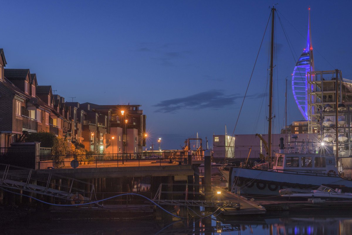 GregMosse's tweet photo. Working port and picturesque dwellings side by side - @LovePortsmouth1 @susiewilde @strongislanduk #ZoePascal http://t.co/LM9a33Ohog