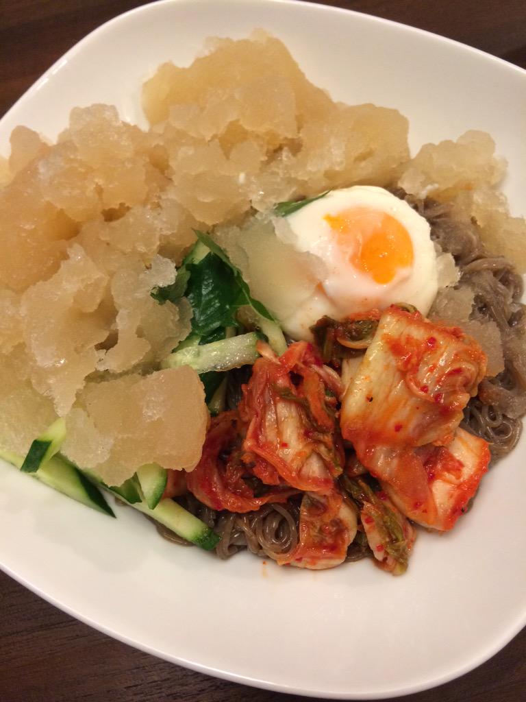 tikitikihoney's tweet photo. 冷麺のスープ凍らせ過ぎて食べれない… http://t.co/XVCn3junhM