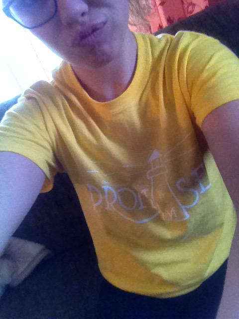 smilesatcnhs's tweet photo. @youthforum Repping YF at school today π #yfpromise http://t.co/cNmmlWBJop
