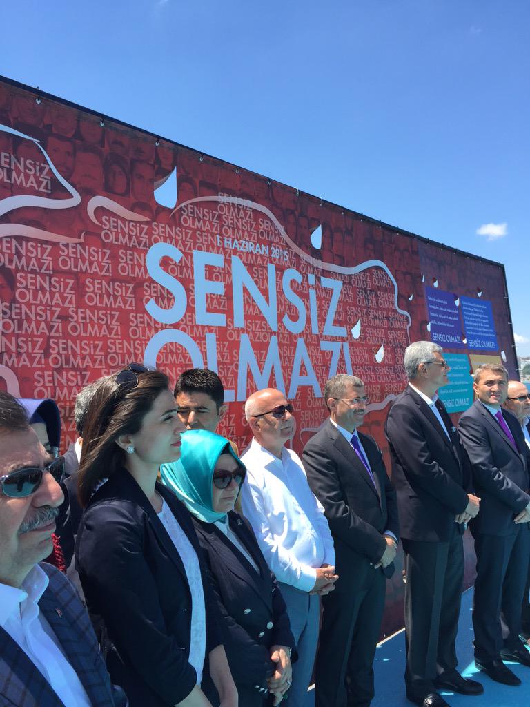 Çatışmadan değil barıştan olduğumuzu  göstermek için, İstikrar için, "Sensiz Olmaz" demek için Üsküdar meydanındayız