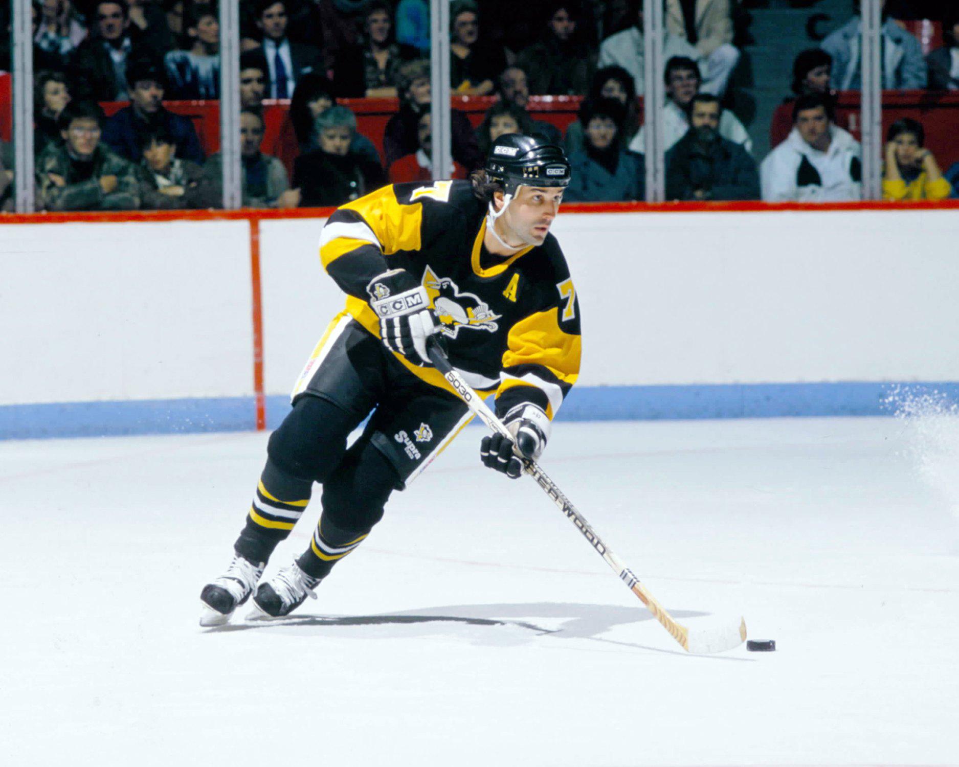 Happy 54th birthday to former defenseman Paul Coffey 