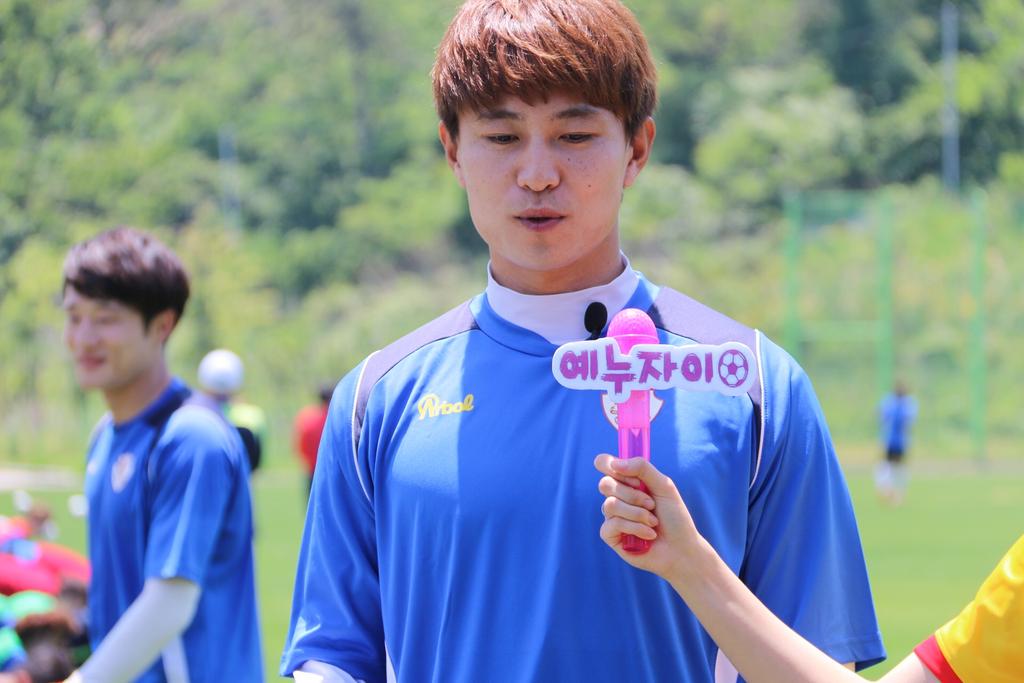 HONAMGJ's tweet photo. 이번주 목요일밤1시 풋매골 광주fc 많이 시청해주세요~^^ http://t.co/b8eA661rnp