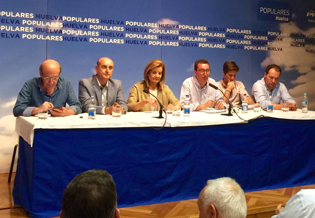 WencesFont's tweet photo. Junta Directiva Provincial de @Populareshuelva en #Lepe con la presencia de la ministra Fatima Bañéz. @Magonzalezlepe http://t.co/XGEqKPZnax