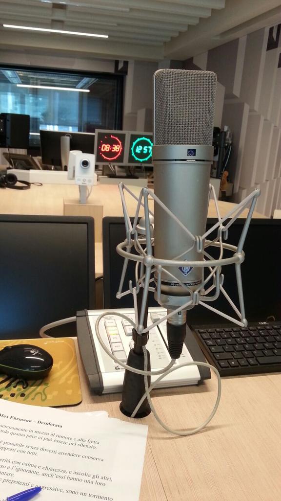 IoBettySenatore's tweet photo. Prove di @ParoleNote con @mauriziorossato per #RepIdee2015 a Genova il 5/6. @giankatta #MarioDeSantis http://t.co/K4wrSbUpV1