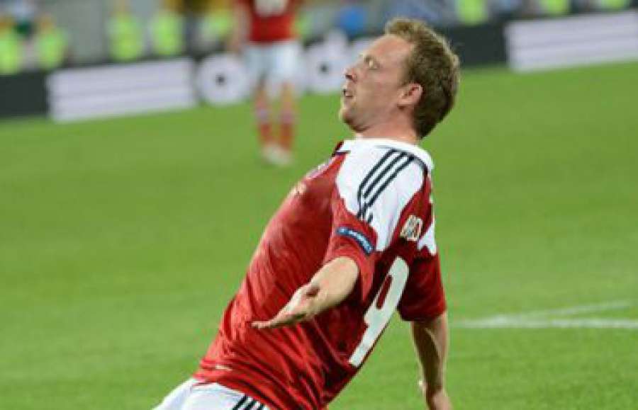 diarioas's tweet photo. El @SevillaFC oficializa el fichaje de Krohn-Dehli: firma dos cursos ▶ http://t.co/bbpzhaJ5Ae http://t.co/wMEvGz6nDV