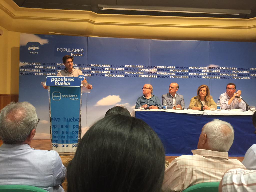 WencesFont's tweet photo. El secretario provincial @Populareshuelva @garciadlongoria da las gracias a los más d 70.000 votantes en la provincia http://t.co/TiOPsFNgWJ
