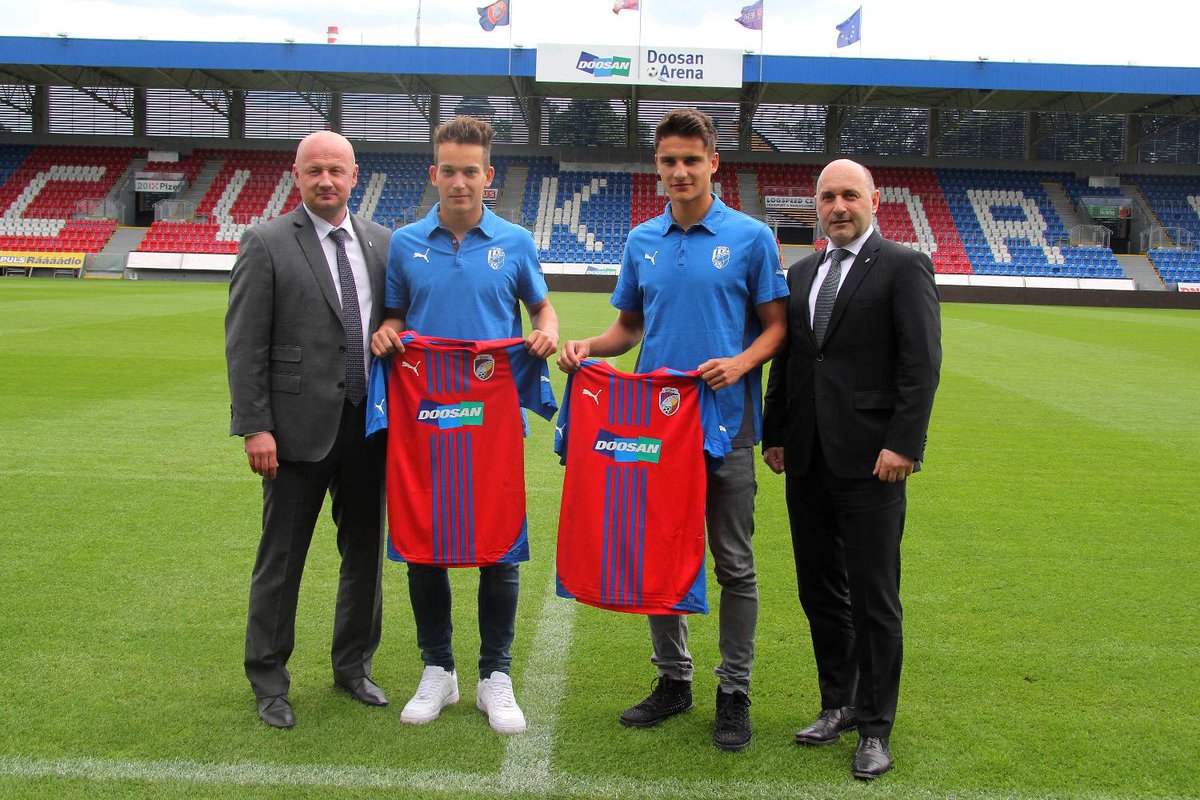 fcviktorkaplzen's tweet photo. V sobotu v dresu soupeře, dnes už jako viktoriáni. Aleš Matějů a Jan Suchan přestoupili do Viktorie Plzeň. #fcvp http://t.co/0tL4ibd62J