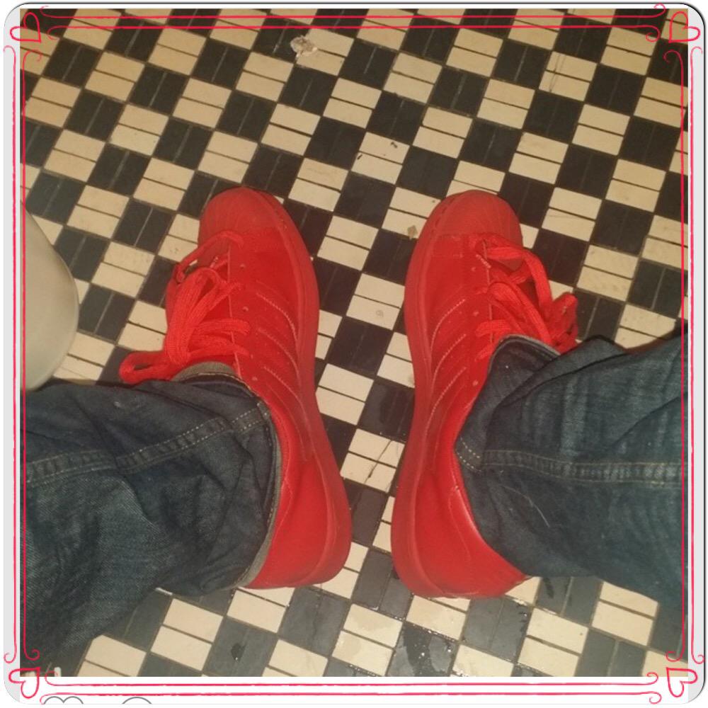 flywillfly19's tweet photo. #lots #CandyPack #Adidas #WhatsOnYourFeet http://t.co/QSN05tFSgZ