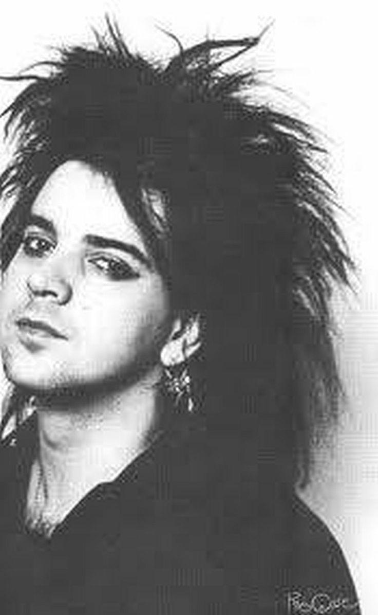   PunKandStuff: Happy birthday today to Simon Gallup 