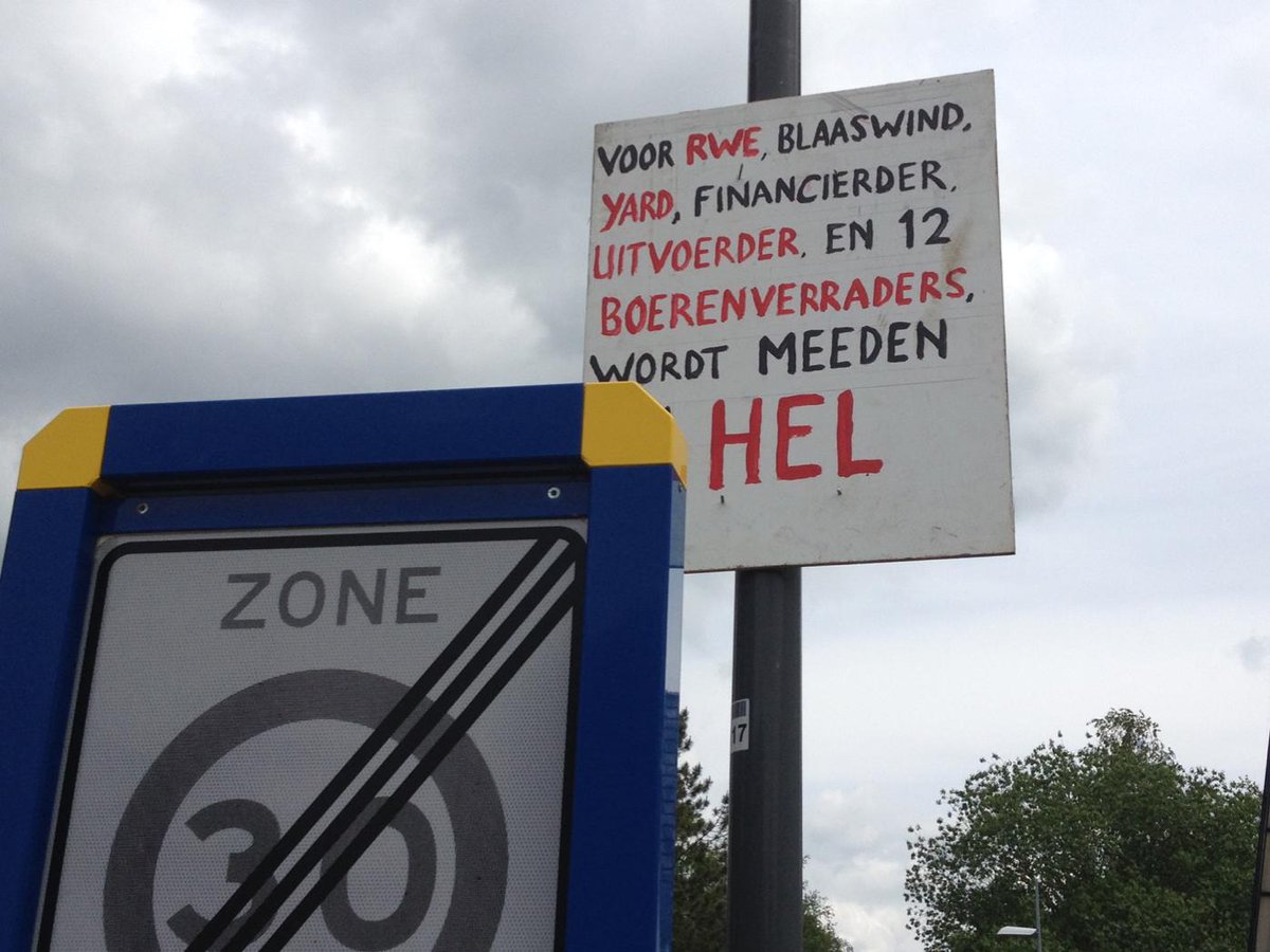 okkiesmit's tweet image. Heel veel protest(borden) in Meeden. Nu op #rtvnoord #opnoord