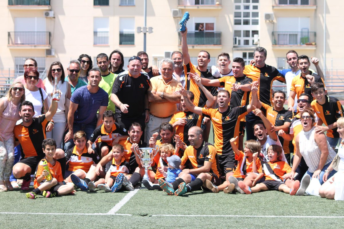 ELMARTILLAZOOO's tweet photo. CAMPEONEEEEESS DE LA @LigaF7PtoReal  ..@ELMARTILLAZOOO  BENALUP 2- GOLOSINAS PIRULETAS O,,,,GRACIAS A TODOS http://t.co/tiEDaYsuBU