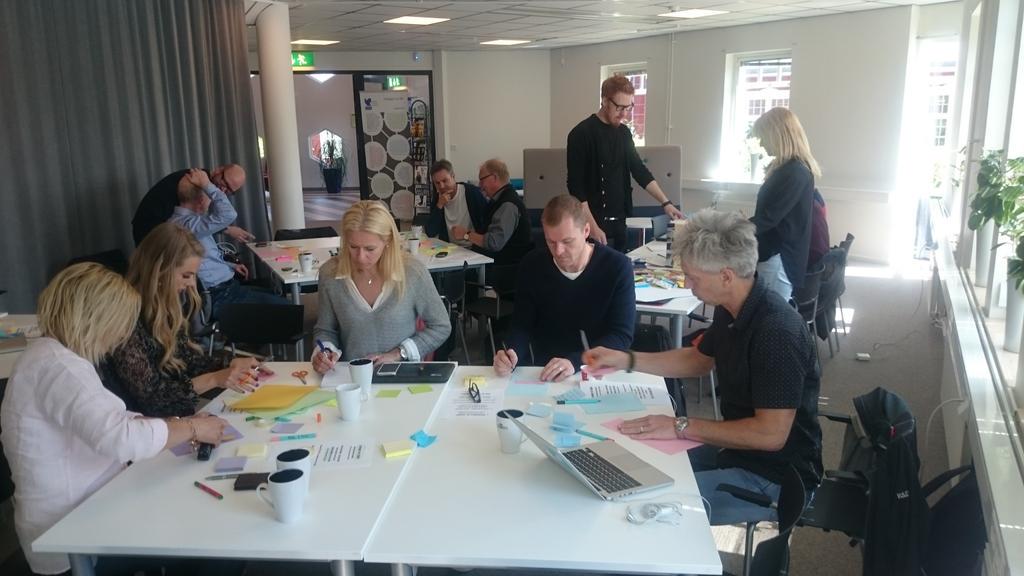 christherunner1's tweet photo. From problem statement to idea, prototype and pitch in less than 5 mins. #svbb speed is everything! @bbincubator http://t.co/BcQOaWMSUQ