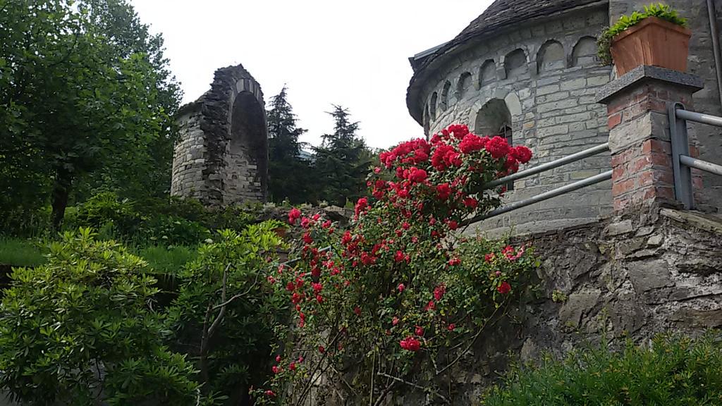 In_Segno_'s tweet photo. Priorato di Piona 

#Absidi
#antichepietre http://t.co/bk8BwrCZXF