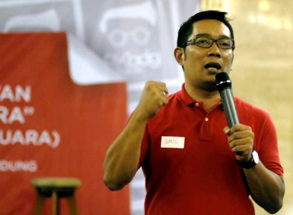 infobandung's tweet photo. Emil akan Berpidato Tentang Reformasi Bandung di Hadapan 500 wali kota se-Dunia http://t.co/yYWkwFEIN5 #InfoBandung http://t.co/4Rz7BDm5zY