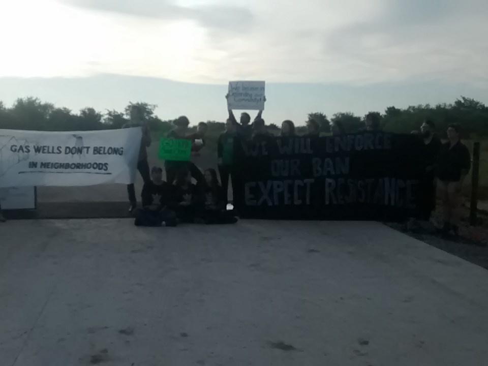 gptsresistance's tweet photo. Denton residents enforcing fracking ban. http://t.co/PRVurrKrbq