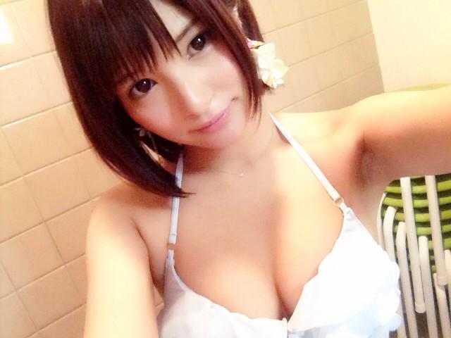 きょうは秋葉原イベントありがとーでしたー♡  久しぶりのひとにたくさん会えてめっちゃ嬉しかった♡♡  幸せをありがとう(*ﾉ&forall;`*) http://t.co/up42Ya6l9a
