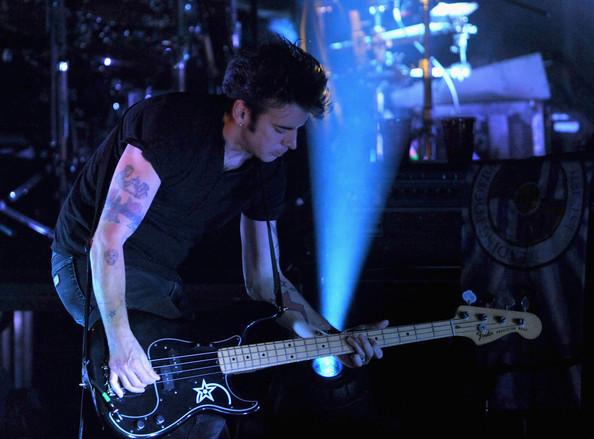 Feliz Cumpleaños Simon Gallup bajista de The Cure / Happy Birthday Simon Gallup ´s bassist! 