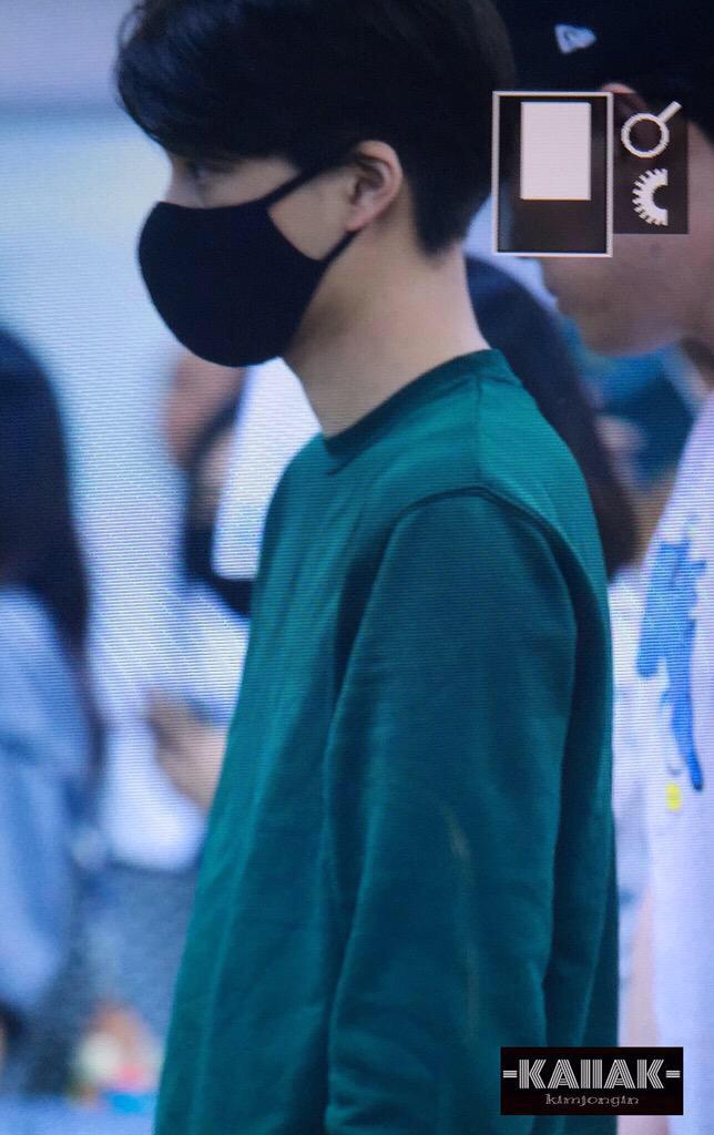 EXOKAIMAMA's tweet photo. [Preview] 150601 KAI @ GMP AIRPORT (cr.KAIIAK) จงอินเปลี่ยนเคสอีกแล้วค่ะ😆 http://t.co/smysf4WKLh