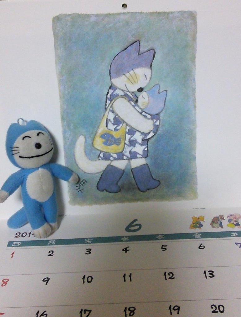 NECOKYOKUTYOU's tweet photo. 去年の6月はお母さんに抱っこされていた頃の絵だったにゃご。でも、覚えていないにゃご。 http://t.co/nZG679kMTd