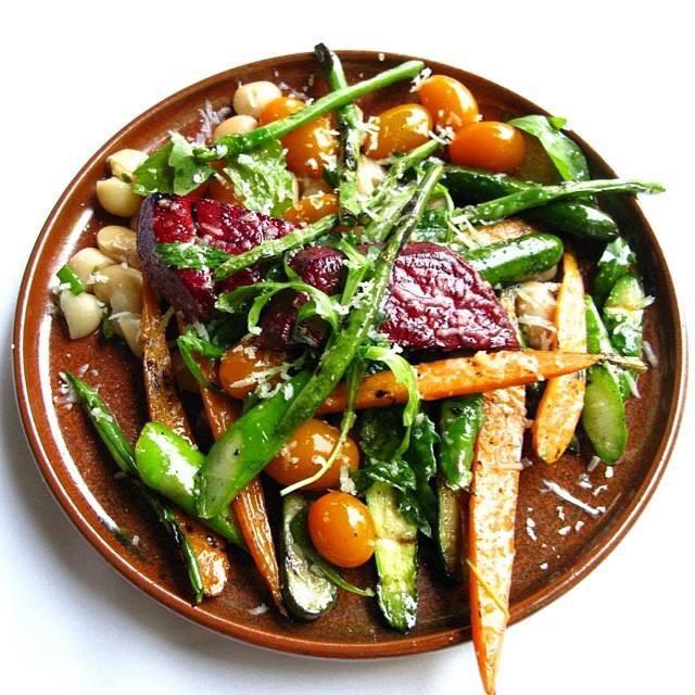 Primos_Condesa's tweet photo. ¡Comer saludable nunca había sido tan colorido y delicioso! 
Verduras a la parrilla #yummmie #HealthyMonday http://t.co/8msJuZrl67