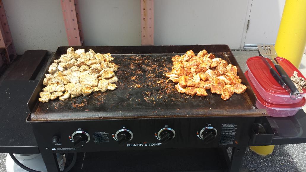 thorshammer619's tweet photo. Making some lunch for our talent planning meeting today and promoting healthy eating habits #3650  @RonParvisHD http://t.co/tSwJVj2yeg