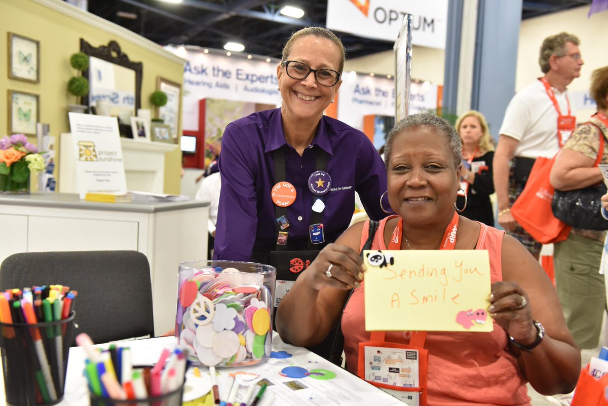 ProjectSunshine's tweet photo. #VolunteerSpotlight @UHGGives volunteers help seniors give back @AARP #life50 conference in FL http://t.co/qZ70pxI682 http://t.co/eXCEiegaHc