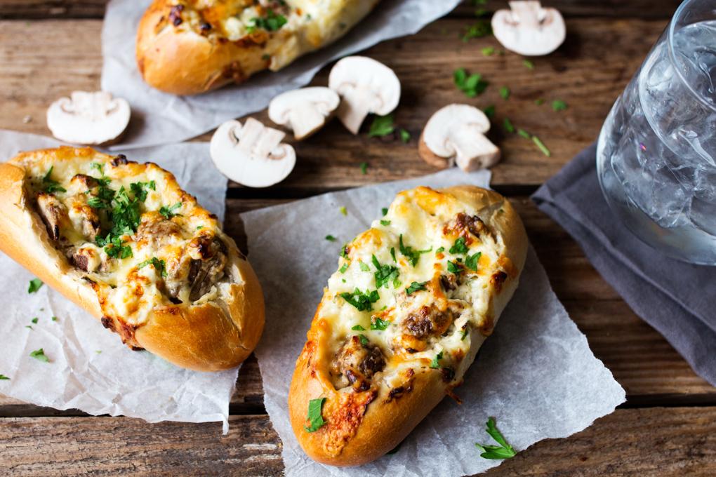 KitchenSanc2ary's tweet image. Garlic cheesiness stuffed into petit pains &amp;amp; baked until golden brown #stuffedbread
kitchensanctuary.com/2015/05/15-min…#lunch #cheese  #veggielunch