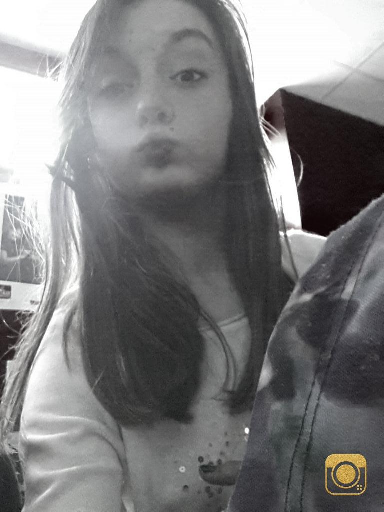 rose40804's tweet photo. Cours en français je me fait chier avec mathilde 💜😜#petitselfijem'enbatlescouillesdelaprof http://t.co/hZo3rqQoHk