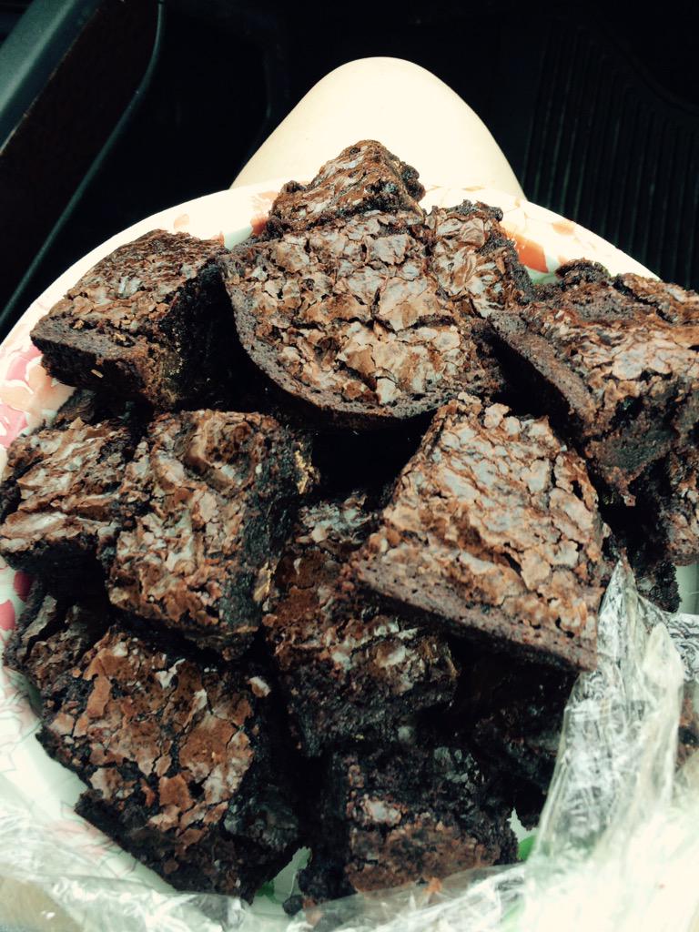 DreamingJess7's tweet photo. In the past 2 weeks I have baked 4 batches of brownies, 5 batches of cookies, and 3 batches of muffins. Yum! http://t.co/YyZapsv0xq