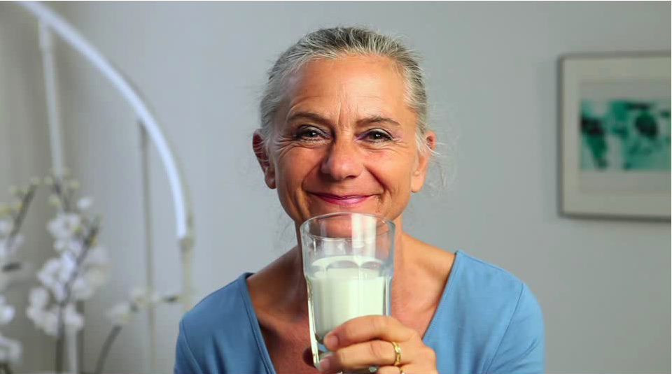 APS_ARS's tweet photo. #DiaMundialDeLaLeche Solo la leche contiene el calcio necesario cuando comienza retroceso óseo de nuestro organismo. http://t.co/9Hy40vochK