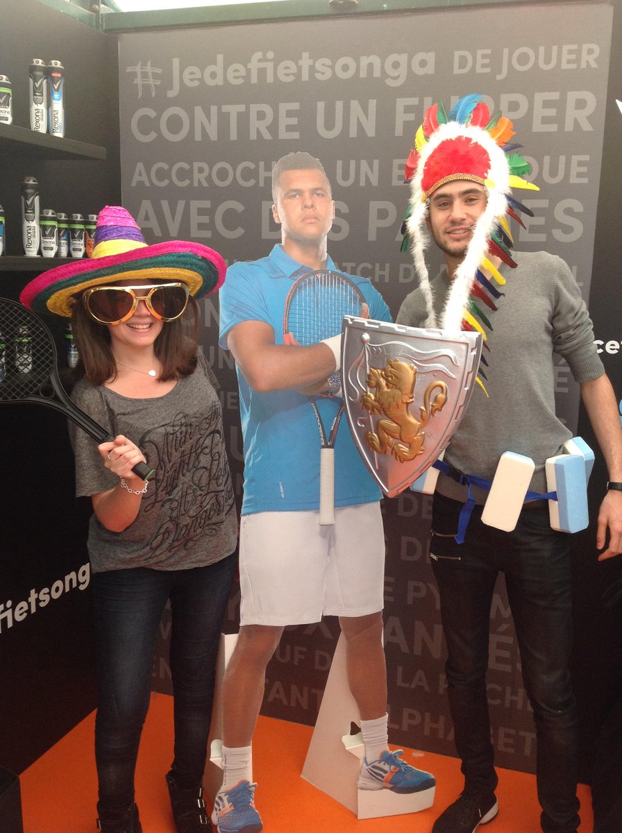 RexonaMenFr's tweet photo. @emmjourno : #jedefietsonga à tenir sa raquette avec un gant de boxe http://t.co/4oWl3YKNtR